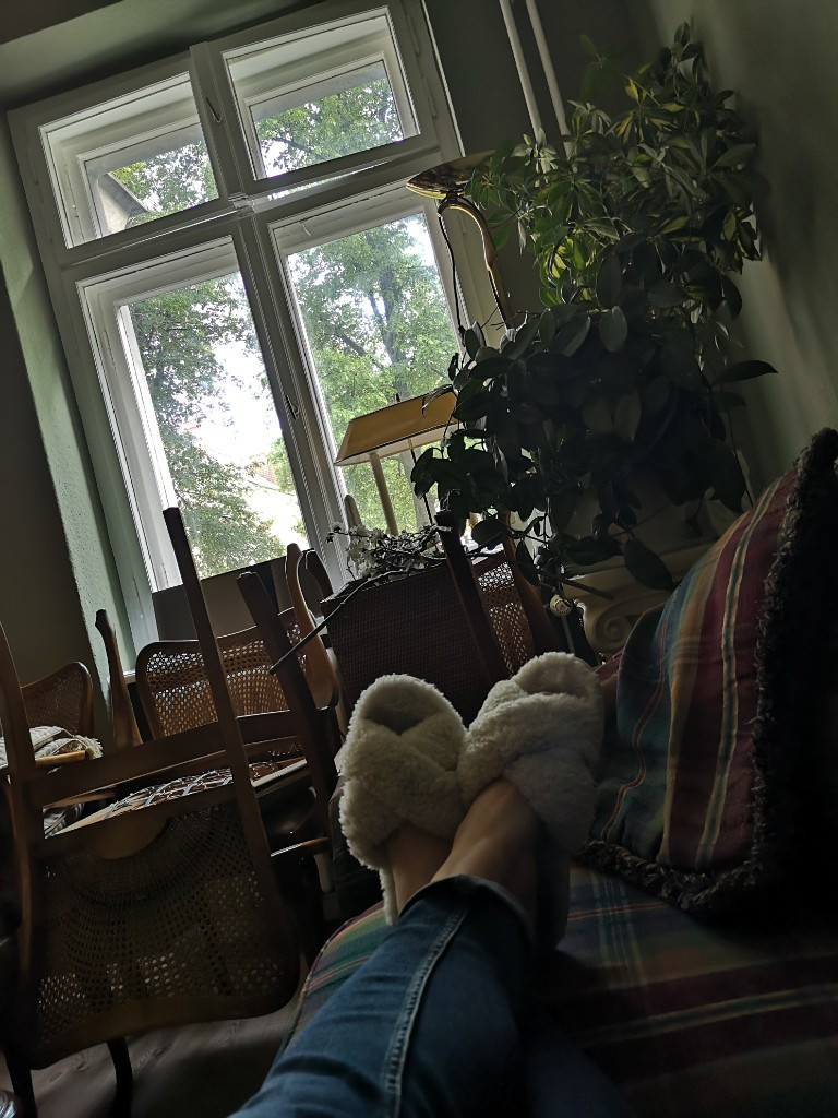 Second photo by Ines Lindemann of Legende Umzüge - Large