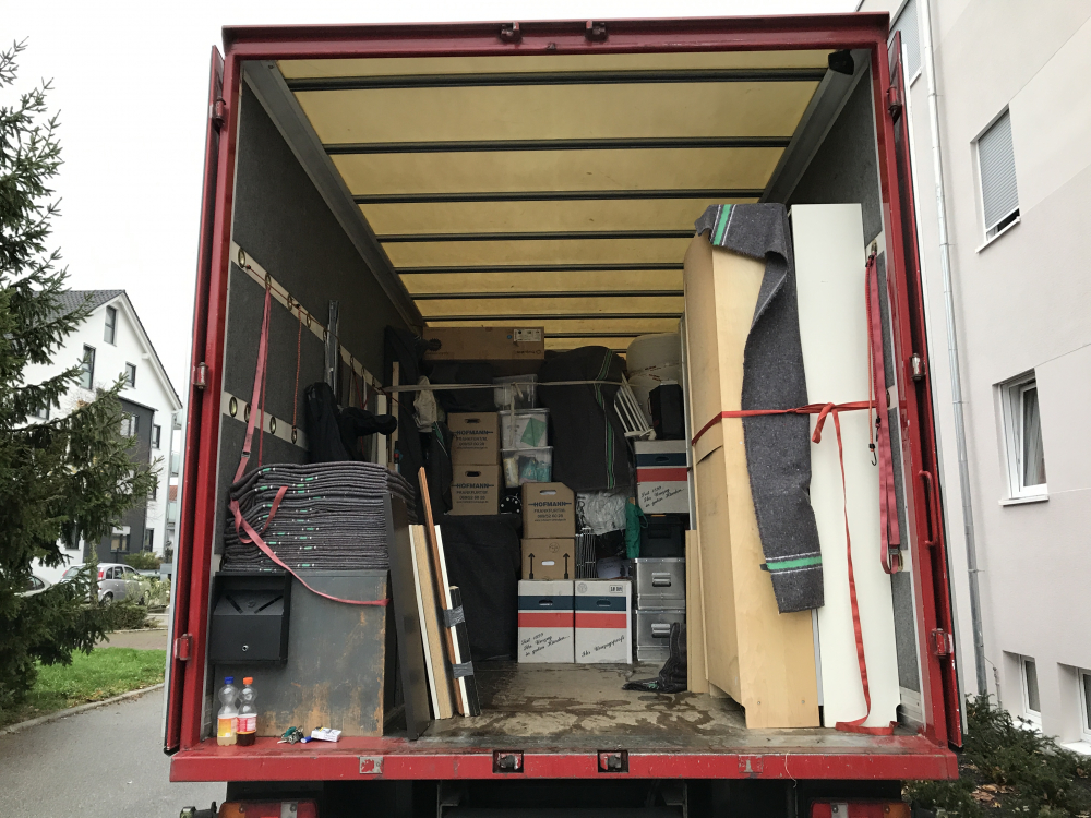 Photo by Julia of Hajdini Umzüge - Large