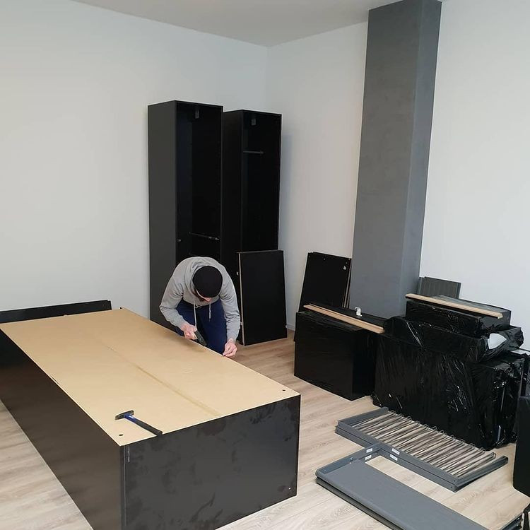 Second photo by Werner Bachmann of UMTL Umzüge - Large