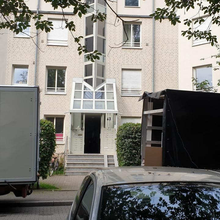 Photo by Werner Bachmann of UMTL Umzüge - Large