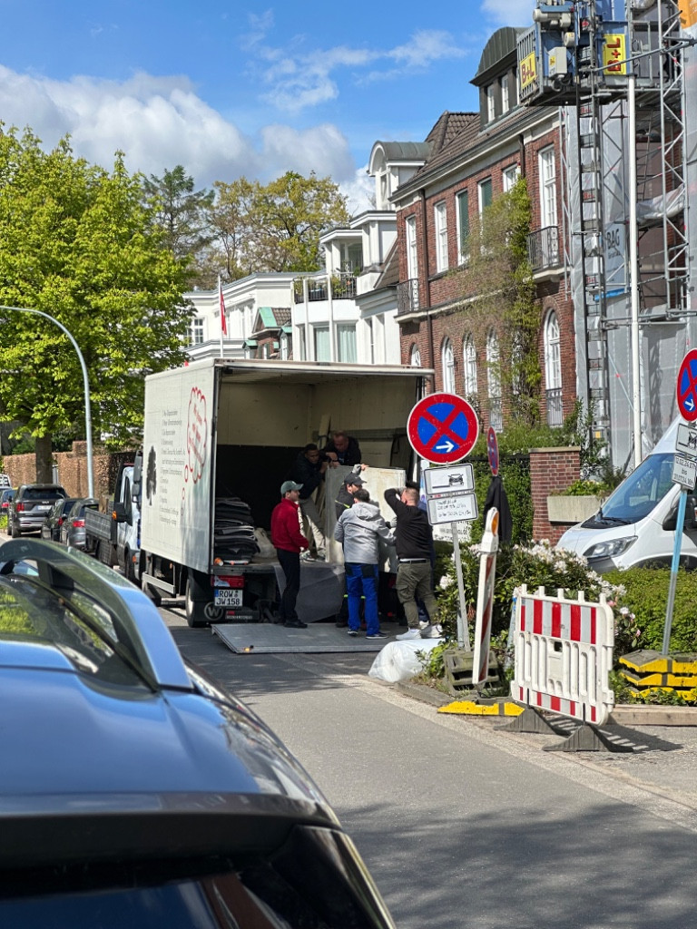 Photo by Bjoern Von Berenberg of TipTop Umzüge Hamburg - Large