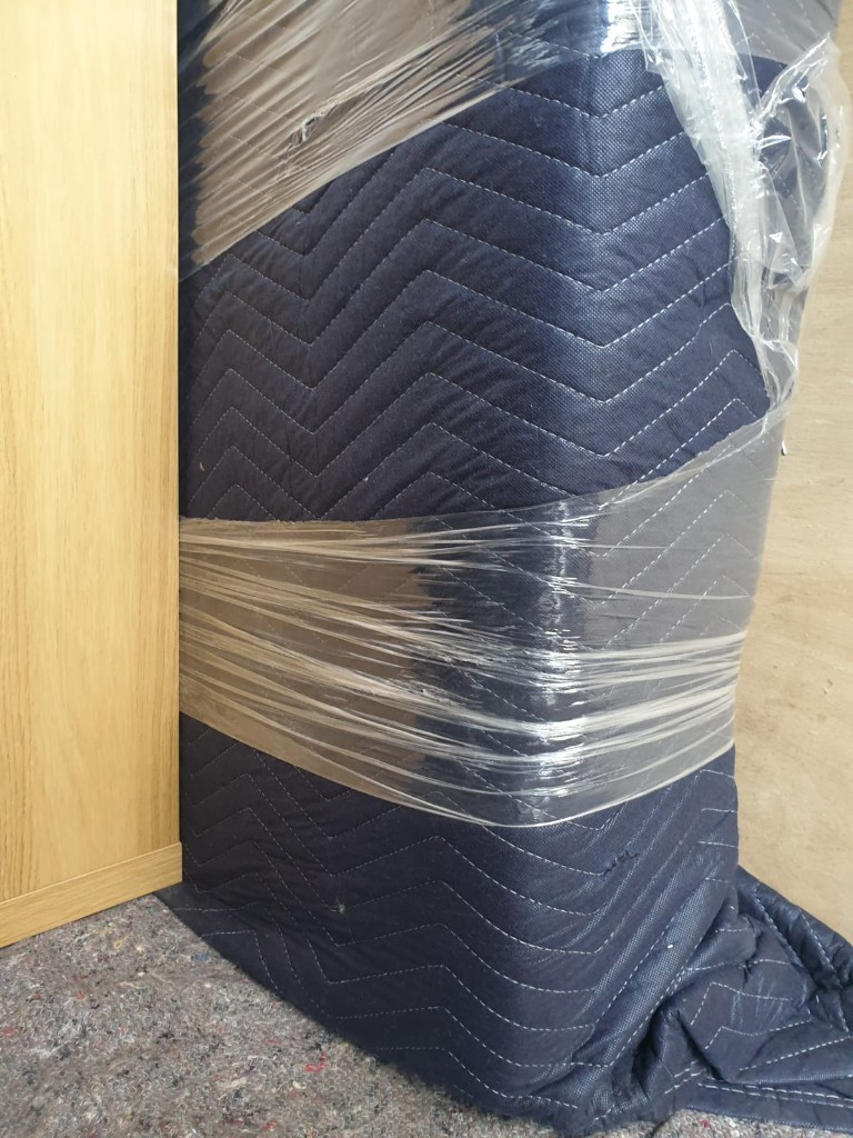 Photo by Steven Tao of Hallam Removals & Storage - Large