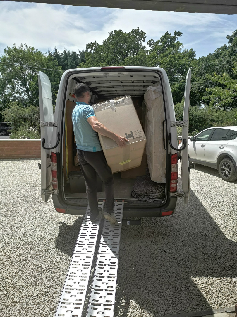 Photo by Thomas K of DeMi Van Removals - Large