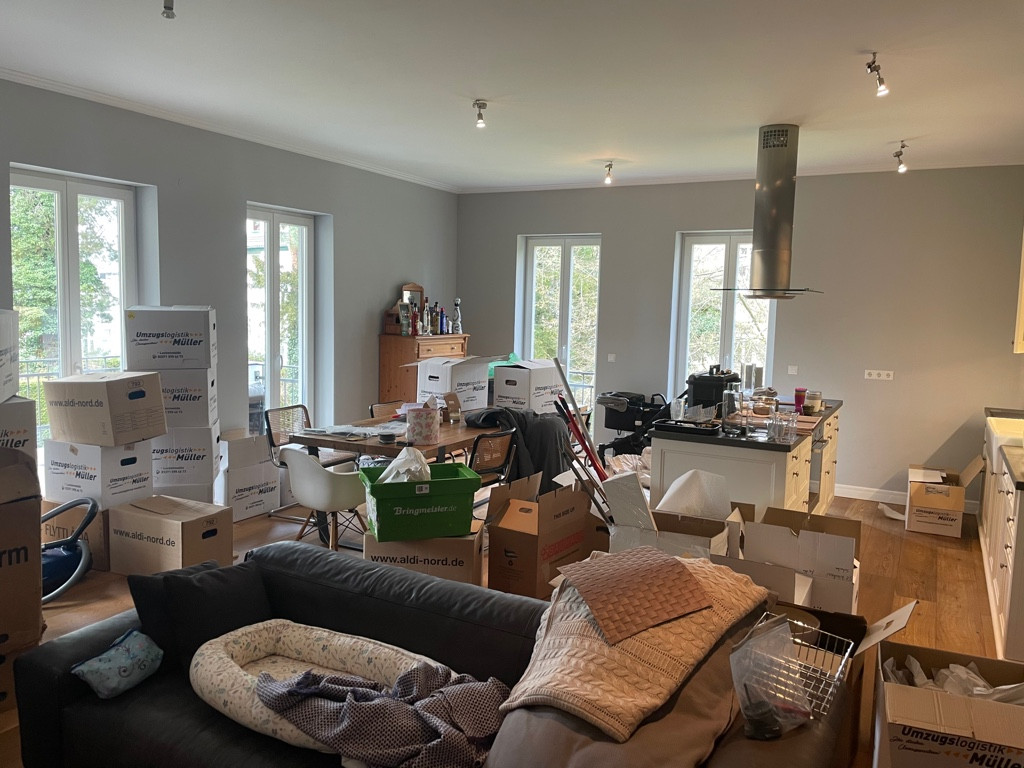 Second photo by Claudia Vaupel of Umzugslogistik Müller - Large