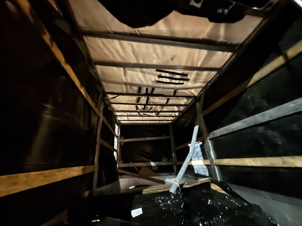 Second photo by David Moya of VanOne - Large