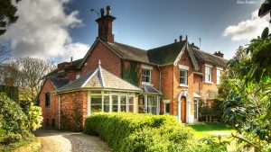 How to prepare house for sale when moving out